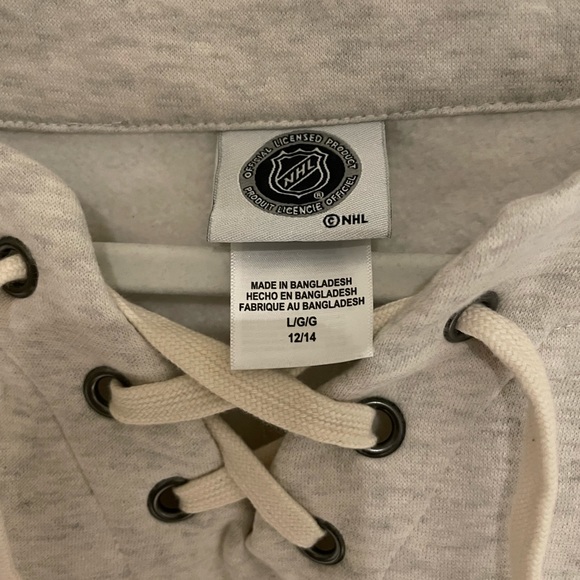 NHL New York Islanders Sweater, Women’s Large - Picture 3 of 4